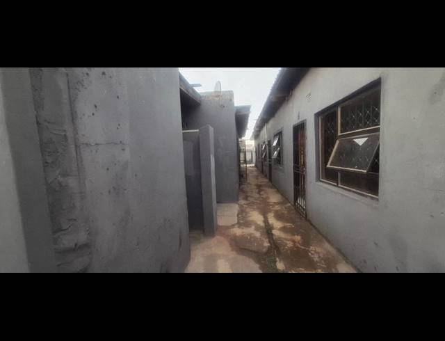 13 BEDROOM HOUSE FOR SALE IN TEMBISA
